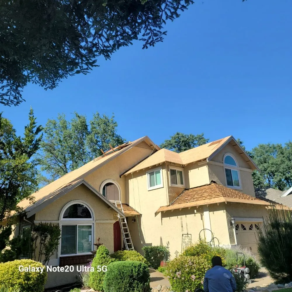 Slide of Gonzalez Roofing