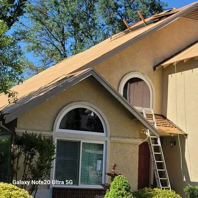 Gonzalez Roofing Logo