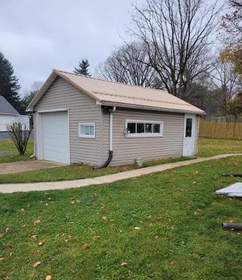 Slide of Good Hands Roofing