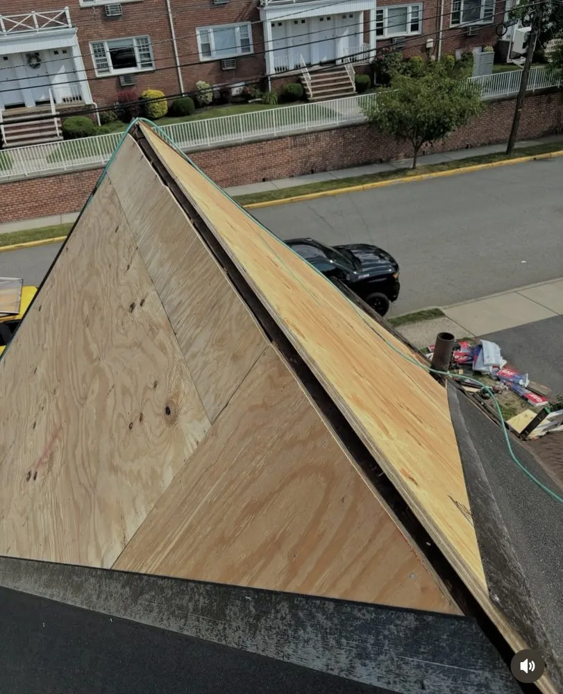 Slide of Gorila’z Construction