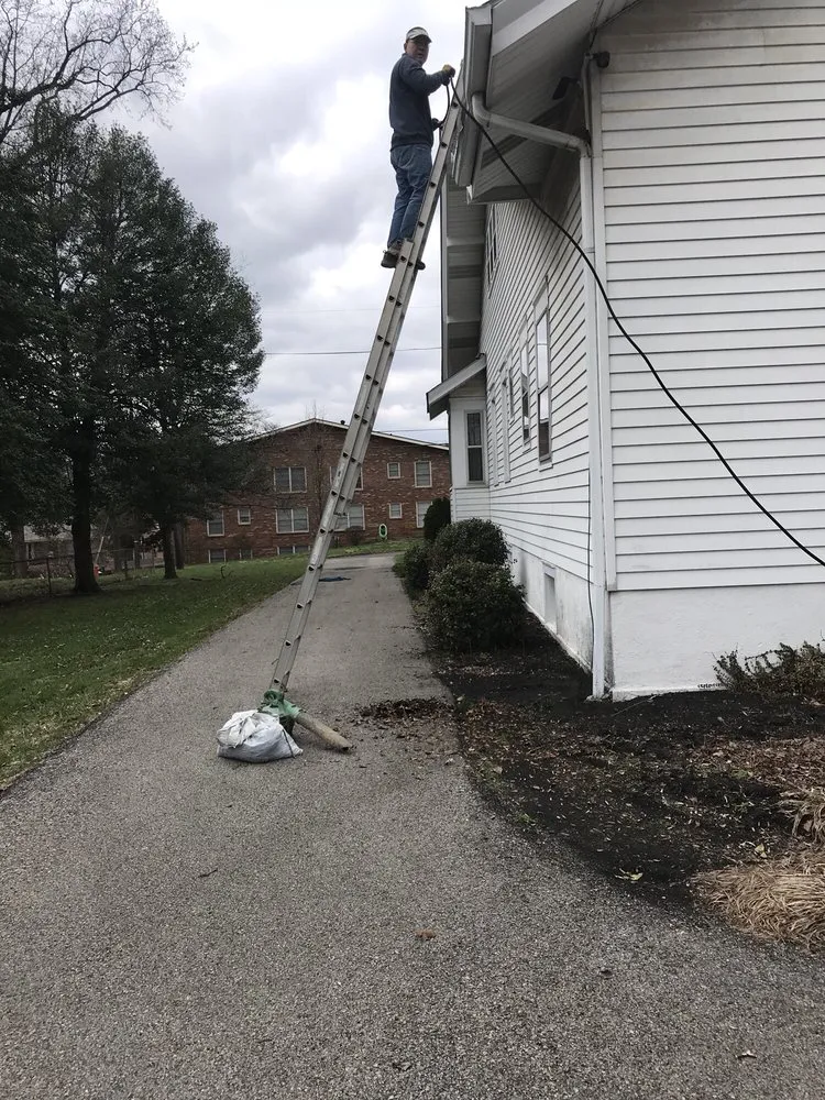 Slide of Green Goose Exterior Cleaning