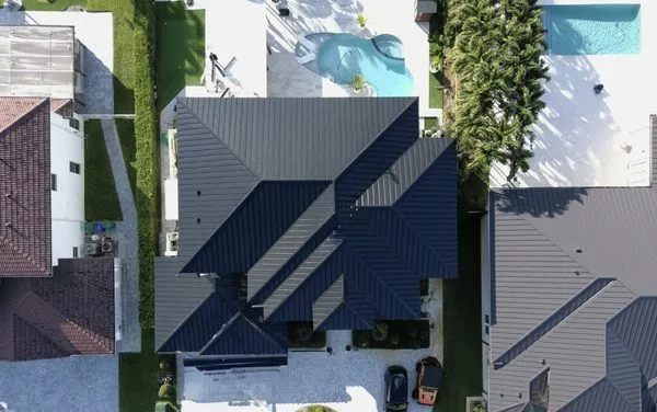 Green Home Roofing Logo