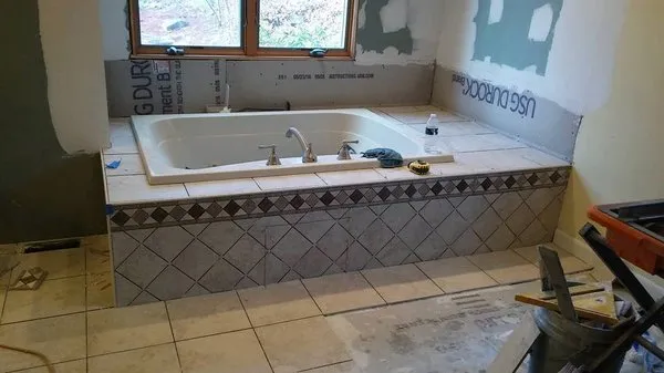 Green Pine Construction Logo