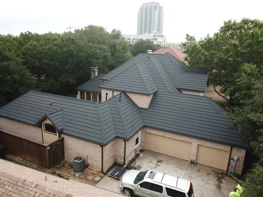 GreenLeaf Roofing Logo