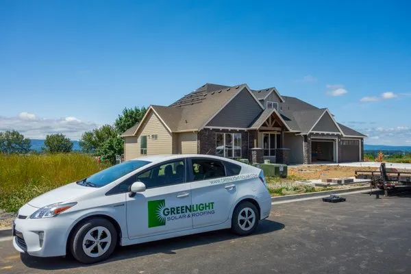 Greenlight Solar & Roofing Logo