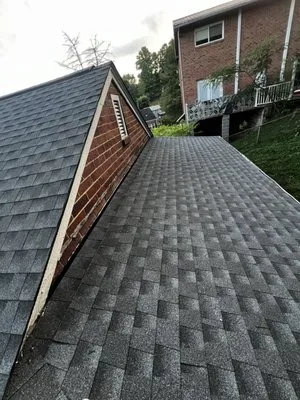 GT Roofing & Solutions Logo