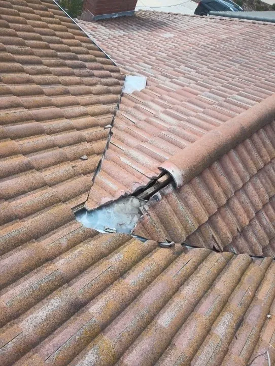 Slide of GT Roofing Services