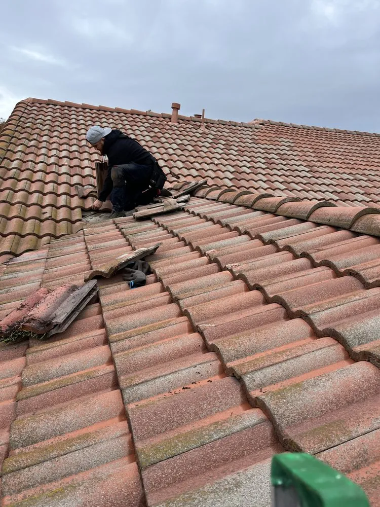 Slide of GT Roofing Services