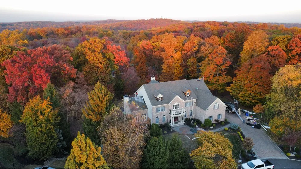 Slide of Guaman Builders