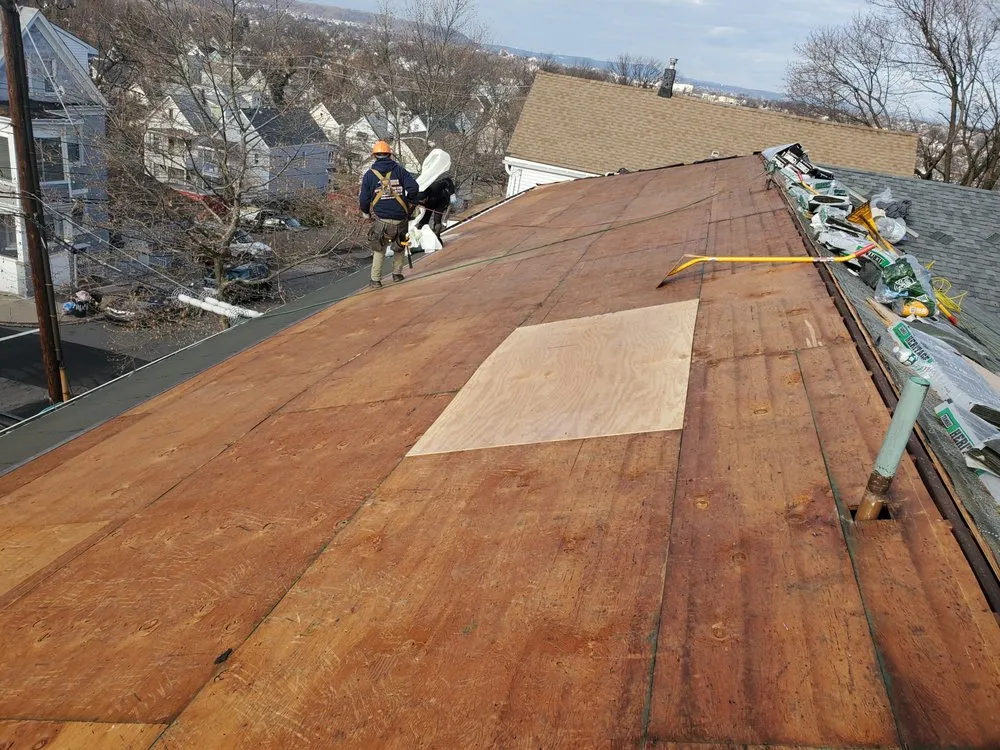 Slide of Guaman Builders