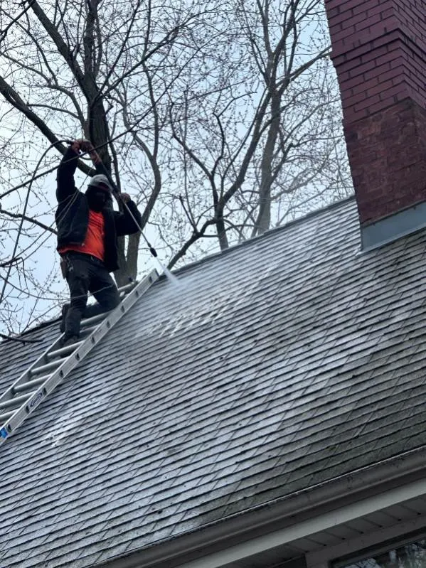 Slide of Guaranteed Roofing & Tuckpointing