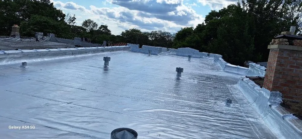 Slide of Guaranteed Roofing & Tuckpointing