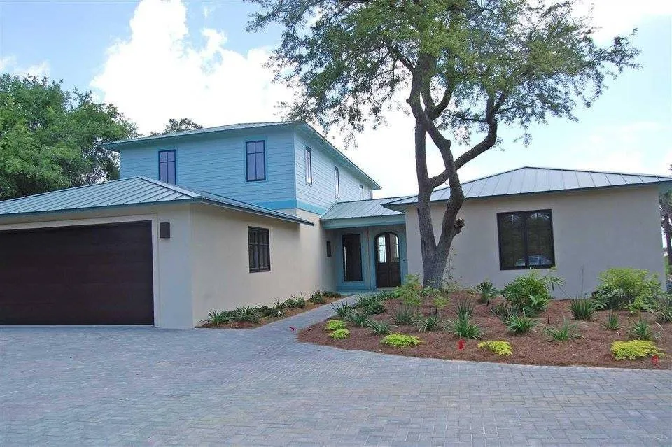 Slide of Guardian Roofing