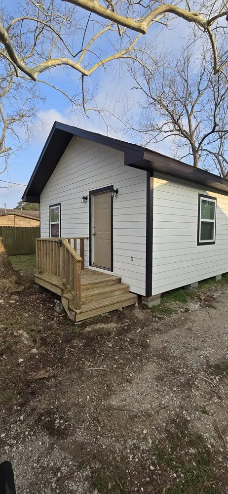 Slide of Guerra Services