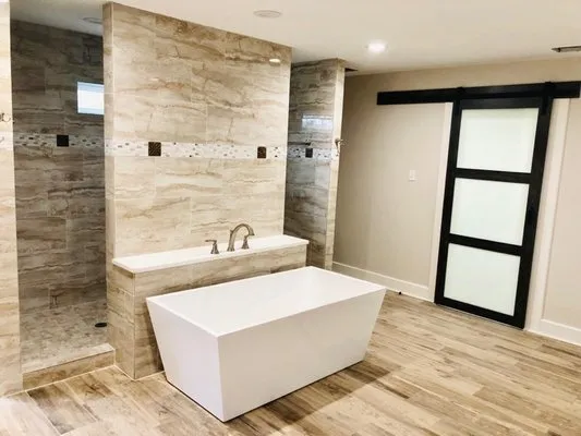 Gurus Roofing and Renovations Logo