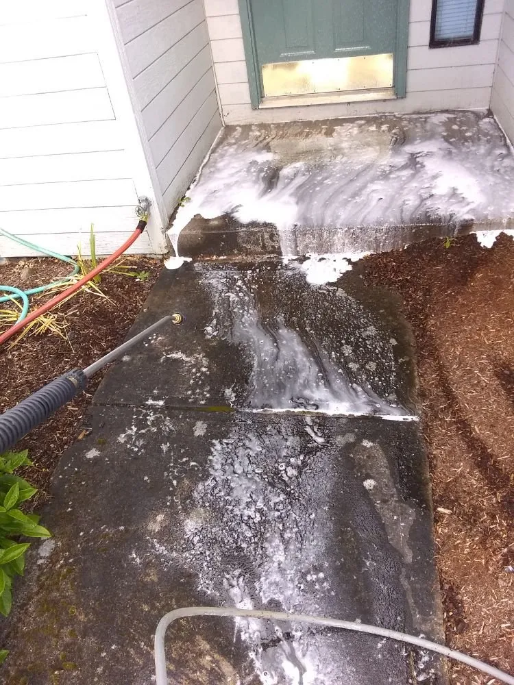 Local roof leak repair experts serving Brooks, OR - Gustavo's Pressure Washing