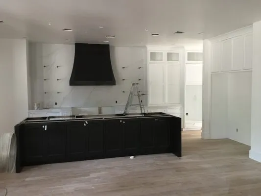 Guzman's Exotic Remodeling Logo