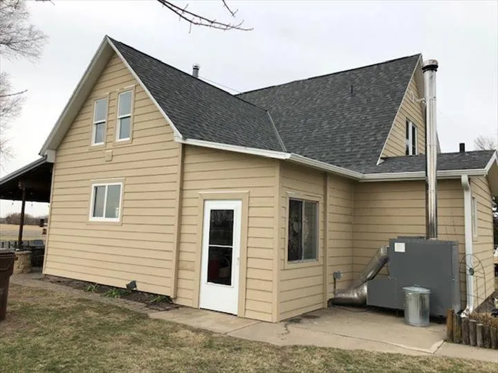 Expert roof replacement in Waterloo, NE - H & H Exteriors