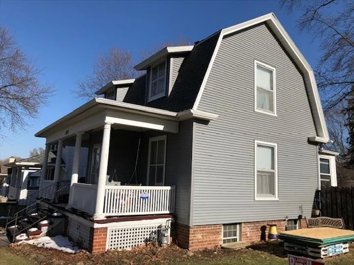 Professional roof replacement in Waterloo, NE - H & H Exteriors