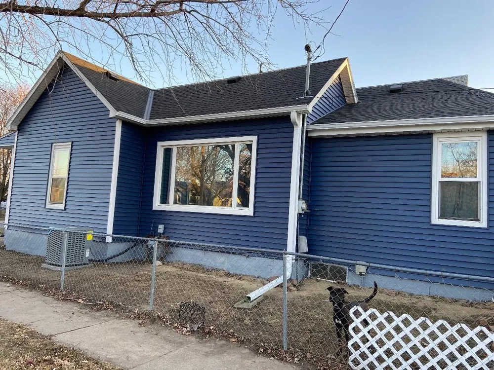 Licensed roof repair experts serving Waterloo, NE - H & H Exteriors