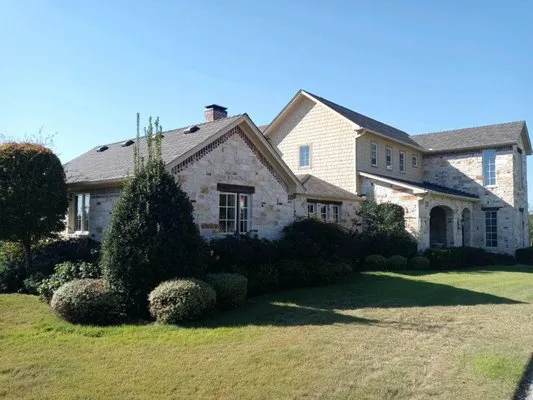 Halls Roofing & Construction Logo