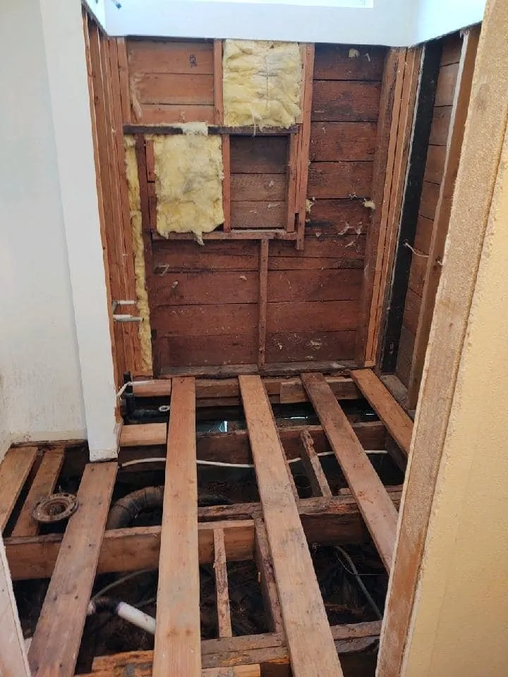 Slide of Hammer & Spurs Construction