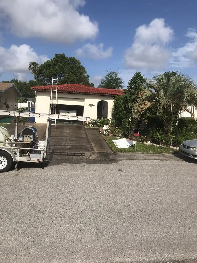 Licensed roof replacement experts serving Tampa Bay, FL - Hammerhead Roof and Structure Softwash