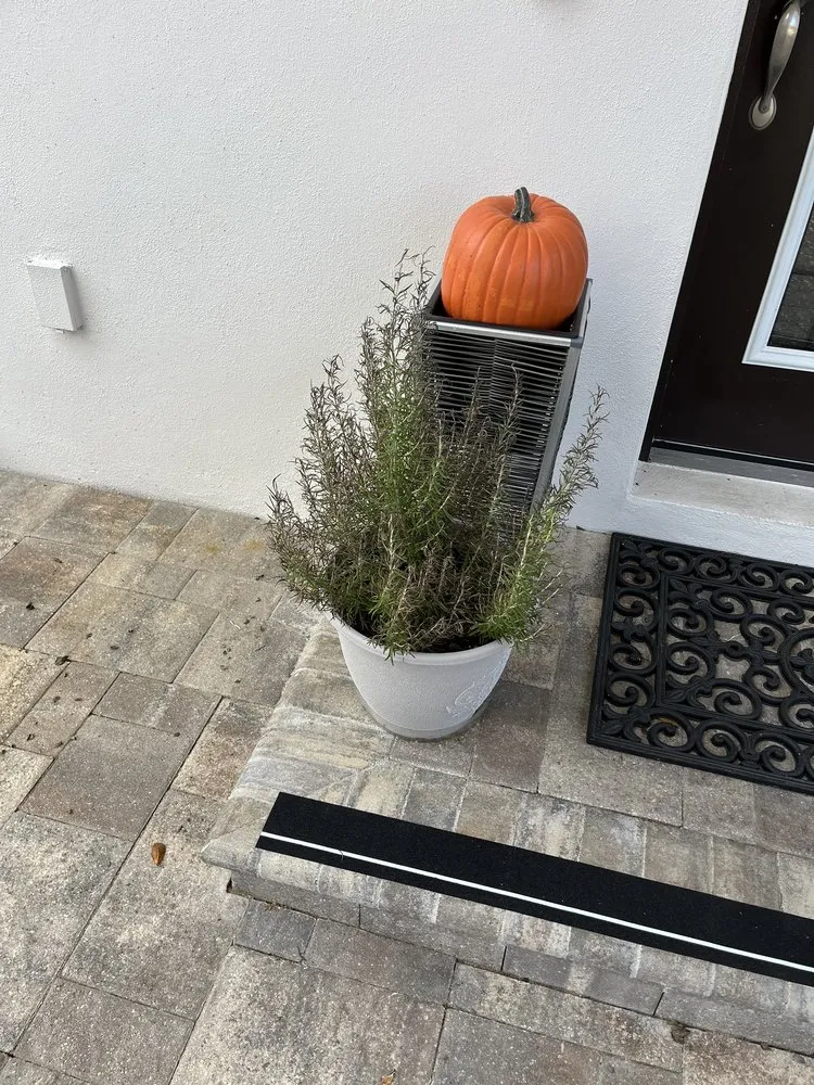 Top-rated shingle roofing service experts serving Tampa Bay, FL - Hammerhead Roof and Structure Softwash