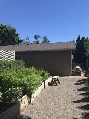 Handshake Roofing Logo