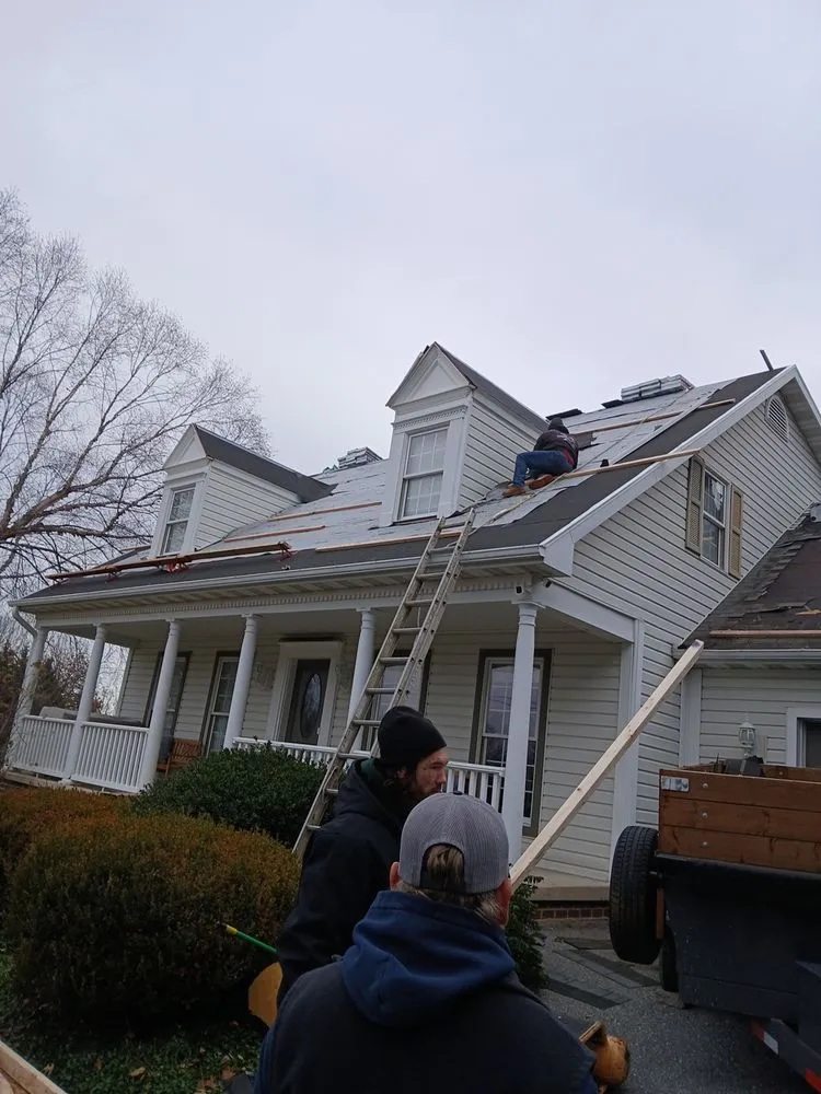 Top-rated residential roofing service with free inspection across Seven Valleys, PA - Handy Roofing