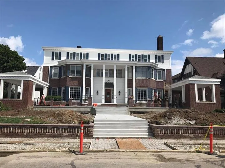 Slide of Hardhats & Hammers Construction