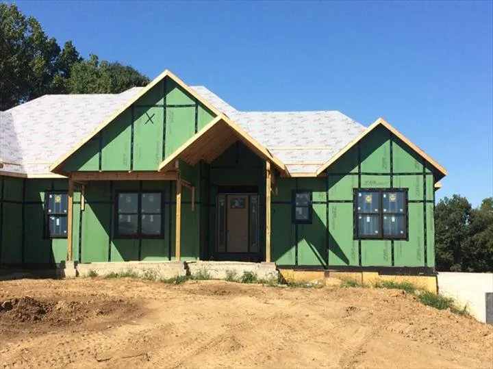 Slide of Hardhats & Hammers Construction
