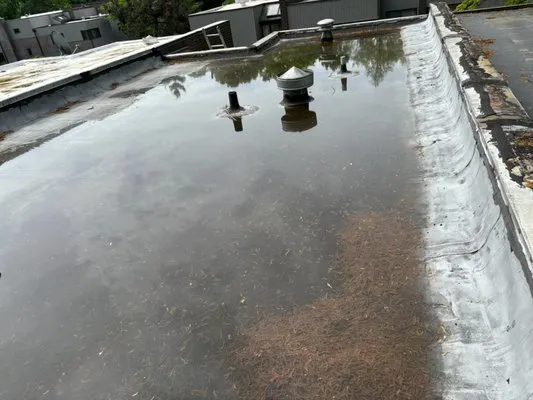 Harrys Roofing Contractors Logo