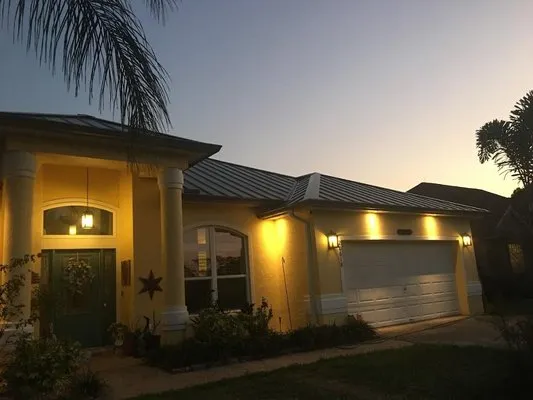 Hastings Roofing Service Logo