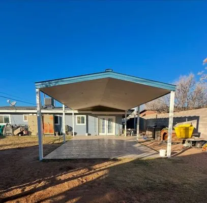 HD roofing and construction Logo