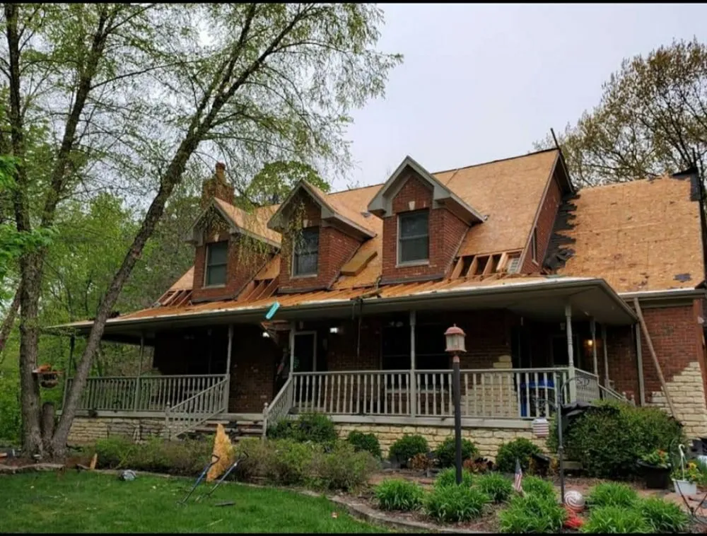 Local roof leak repair for fast service across Newark, IL - H&D Roofing and Construction