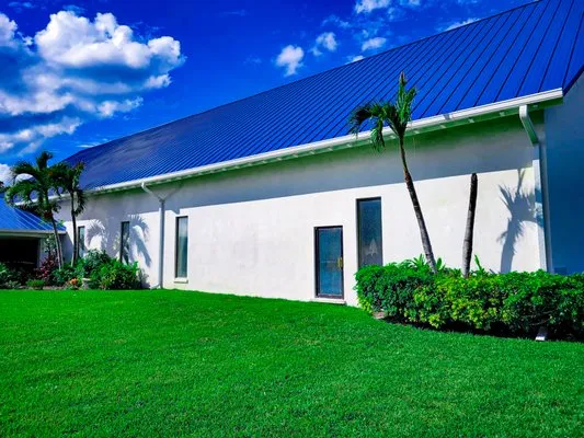 HD Roofing and Solar Logo