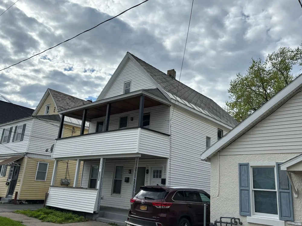 Slide of HDC Roofing