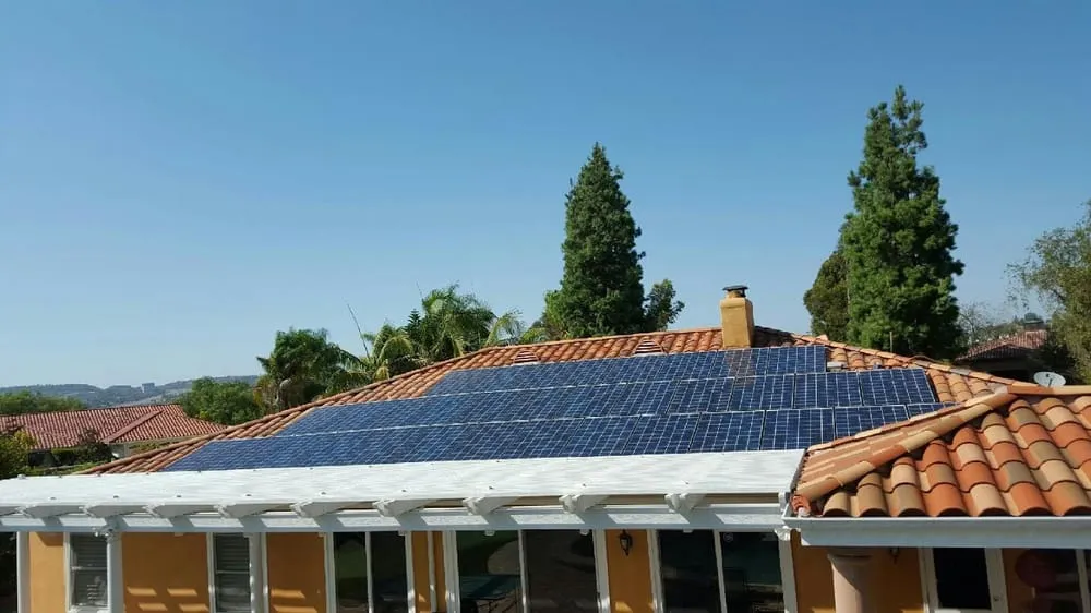 Slide of Hector's Roofing