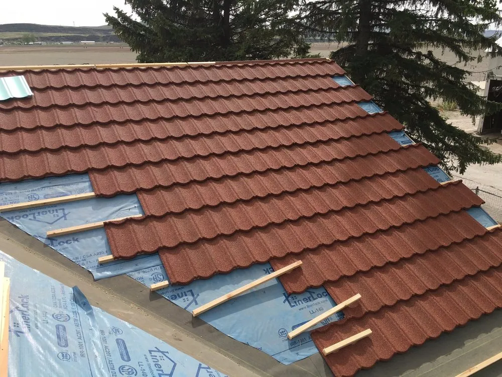 Slide of Henris Roofing & Supply