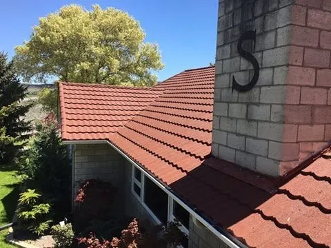 Slide of Henris Roofing & Supply