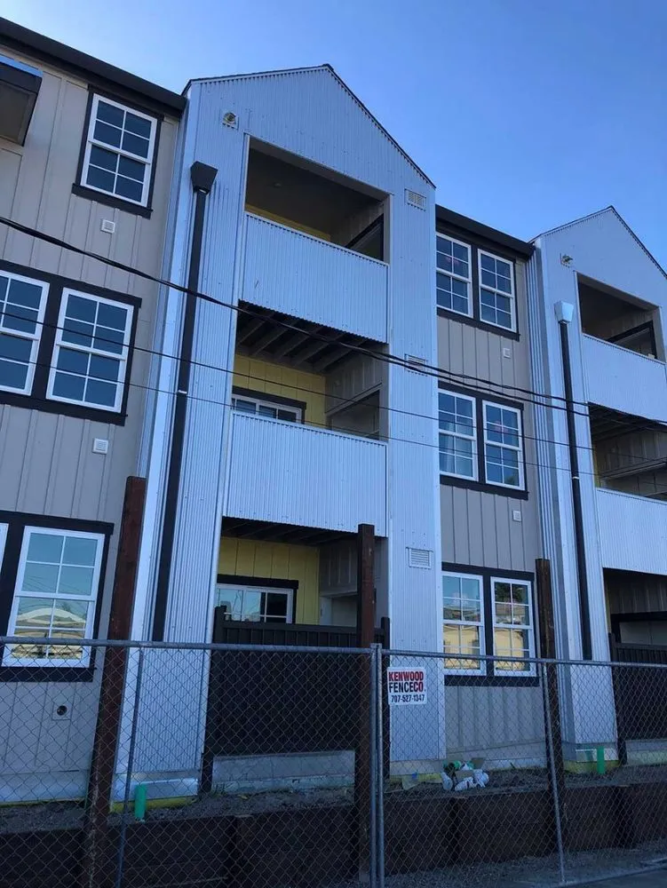 Slide of Henris Roofing