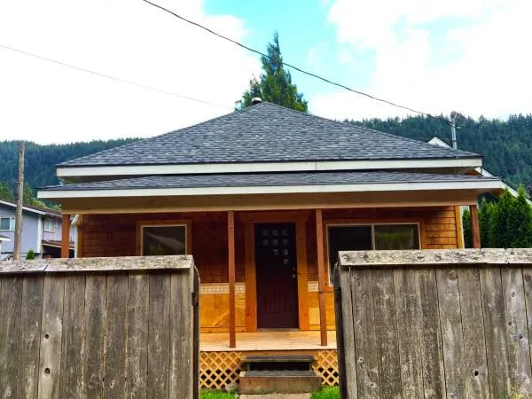 Expert residential roofing service with free inspection in Index, WA by Henson Roofing & Building