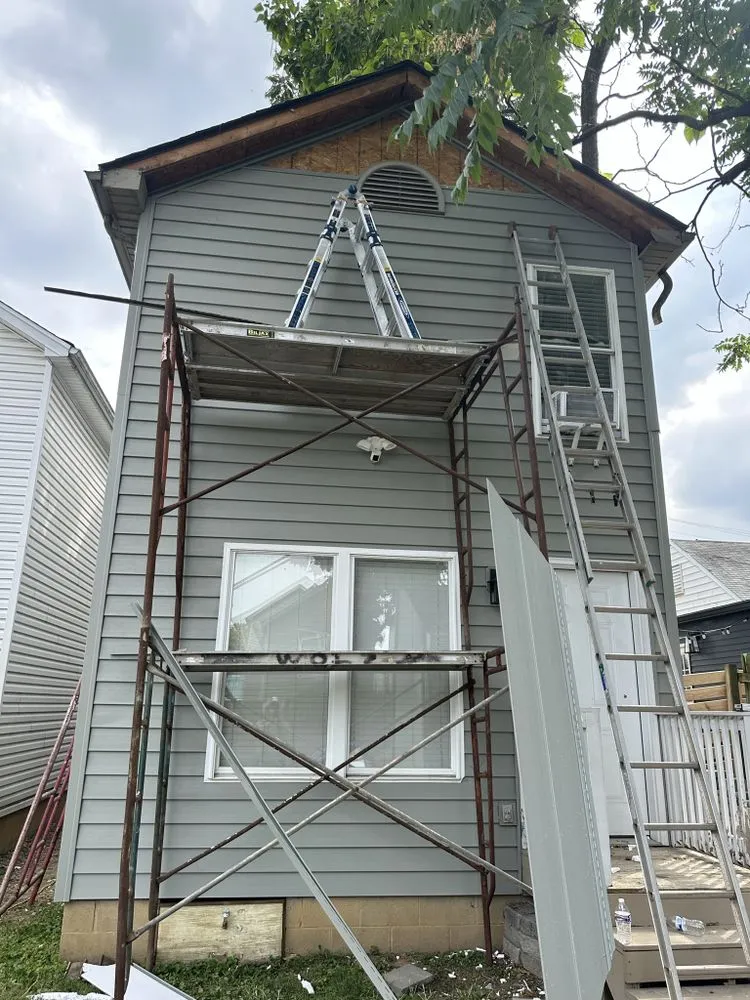 Slide of Herencia Construction