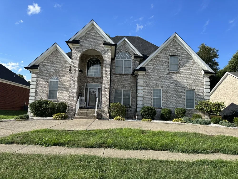 Slide of Herencia Construction