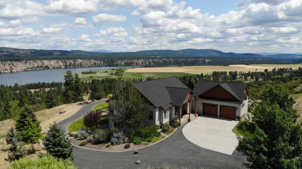 Slide of Heritage Roofing & Construction