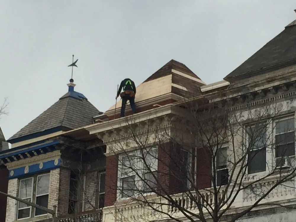 Licensed roof replacement in Arlington, DC by Hermetica