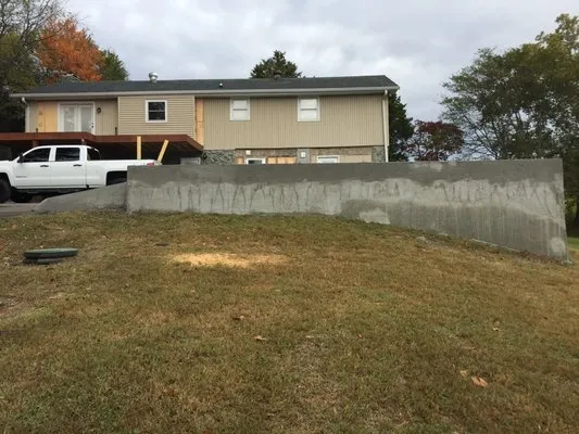 Hernandez Construction Logo