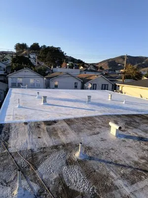 Hernandez Hernandez Logo