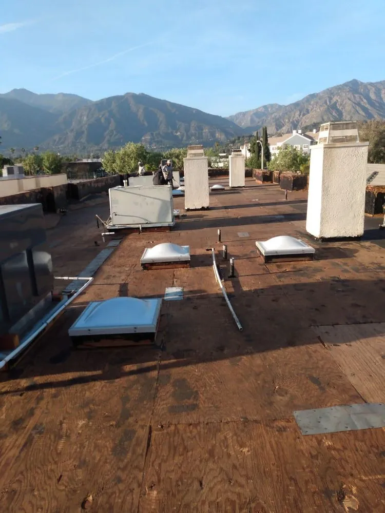 Slide of Hernandez Roofers